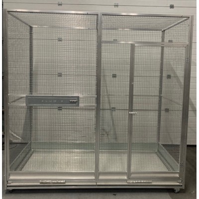 Volière 2m/1m/2m avec grille de fond, tiroir, roulettes et soubassements.