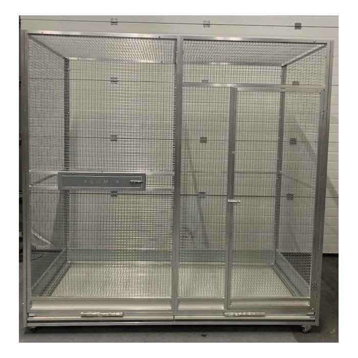 Volière 2m/1m/2m avec grille de fond, tiroir, roulettes et soubassements.